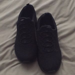 Size 10 women’s Skecher memory foam